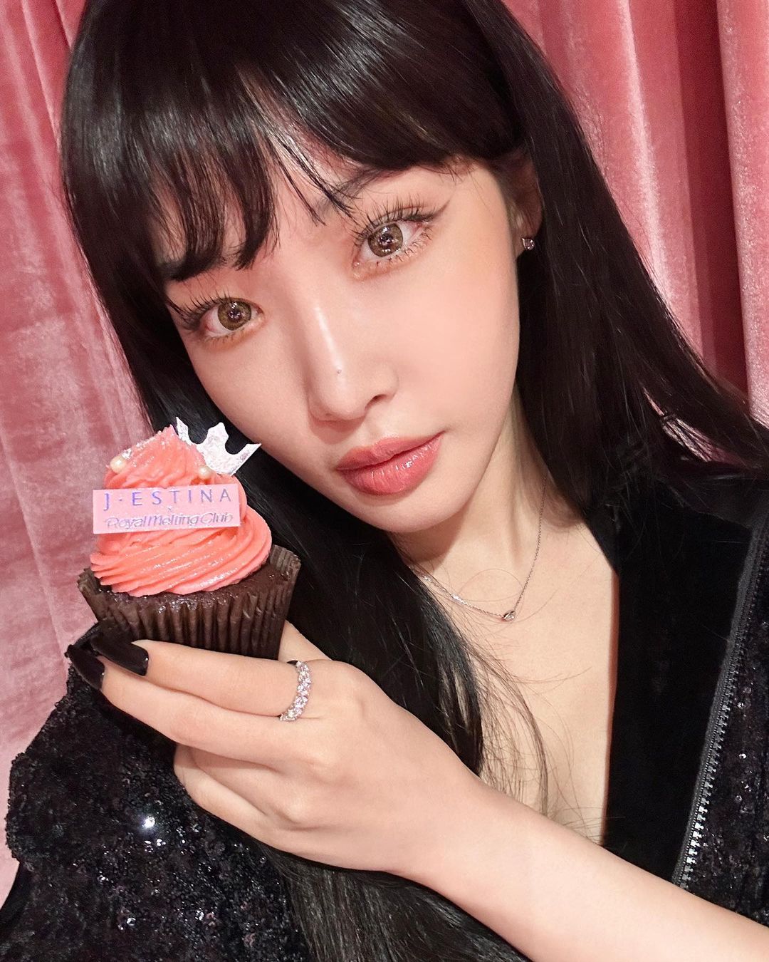 Kim Chung-Ha 16 Hottest Photo, Kim Chung-Ha 16 Sexy Photoshoot Kim Chung-Ha 15 Hottest Photo, Kim Chung-Ha 15 Sexiest Pictures