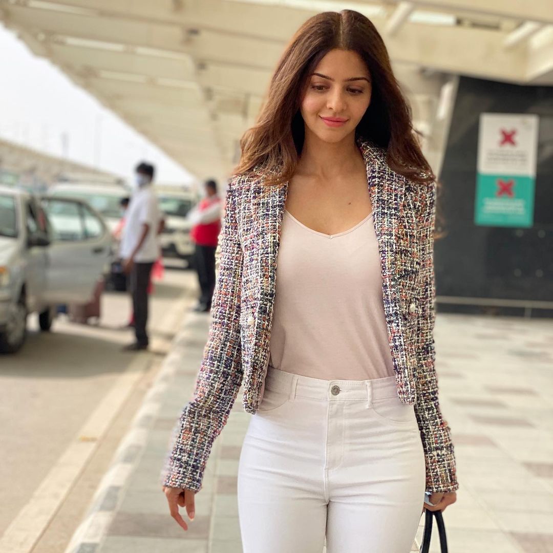 Vedhika4U 16 Hottest Photo, Vedhika4U 16 Sexy Photoshoot Vedhika4U 15 Hottest Photo, Vedhika4U 15 Sexiest Pictures